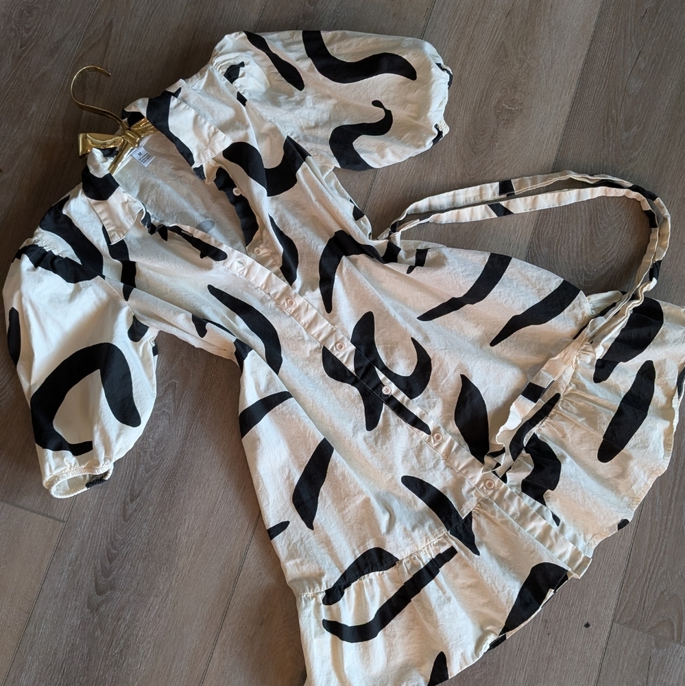 Sincerely Jules abstract mini dress with puff sleeves and ruffles size S/M